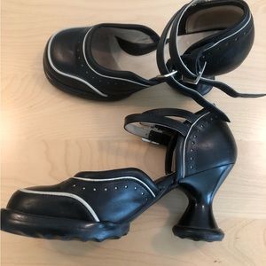 Vintage Fluevogs. Black/Cream. Size 7